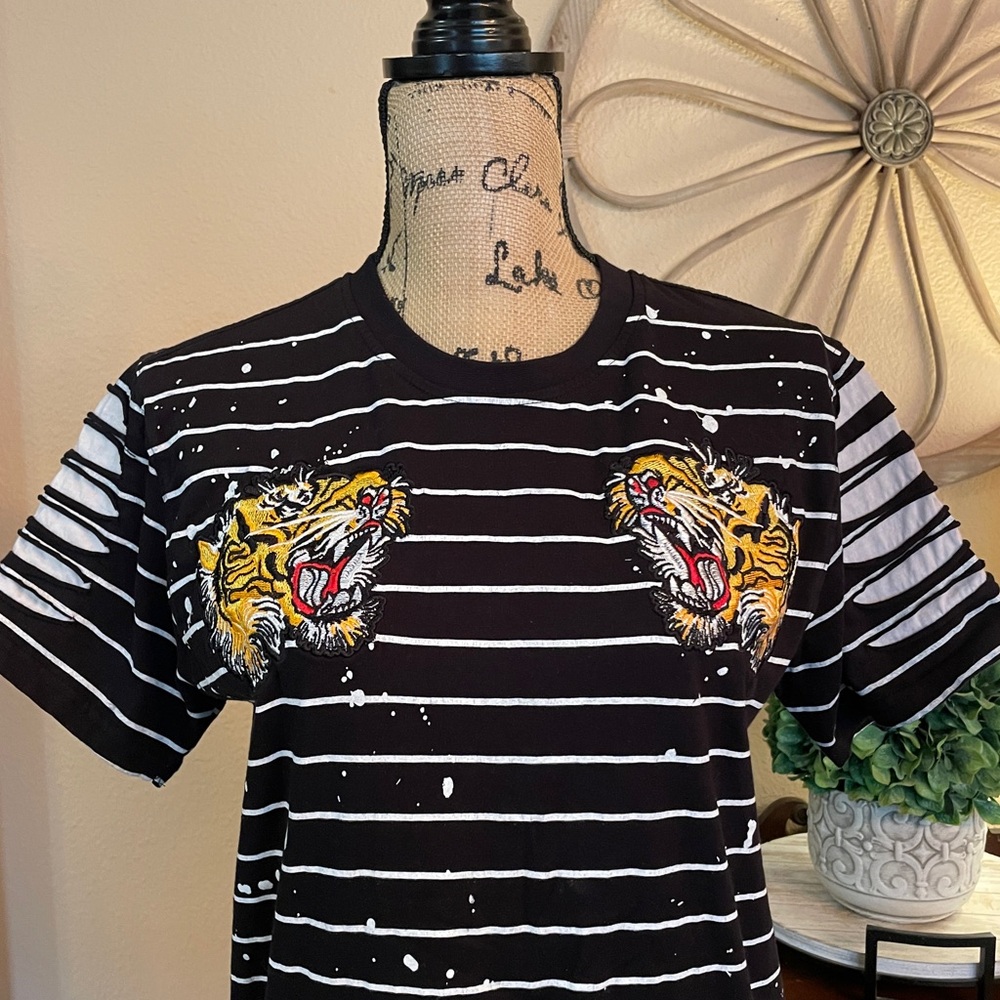 Like New Switch Remarkable Limited Edition Retro Razor Cut Tiger Patch Tee - Picture 13 of 13